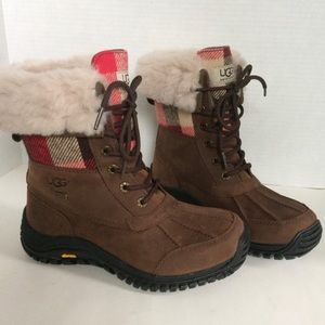 UGG AUSTRALIA ADIRONDACK
BOOT I Plaid / Stout Size 6